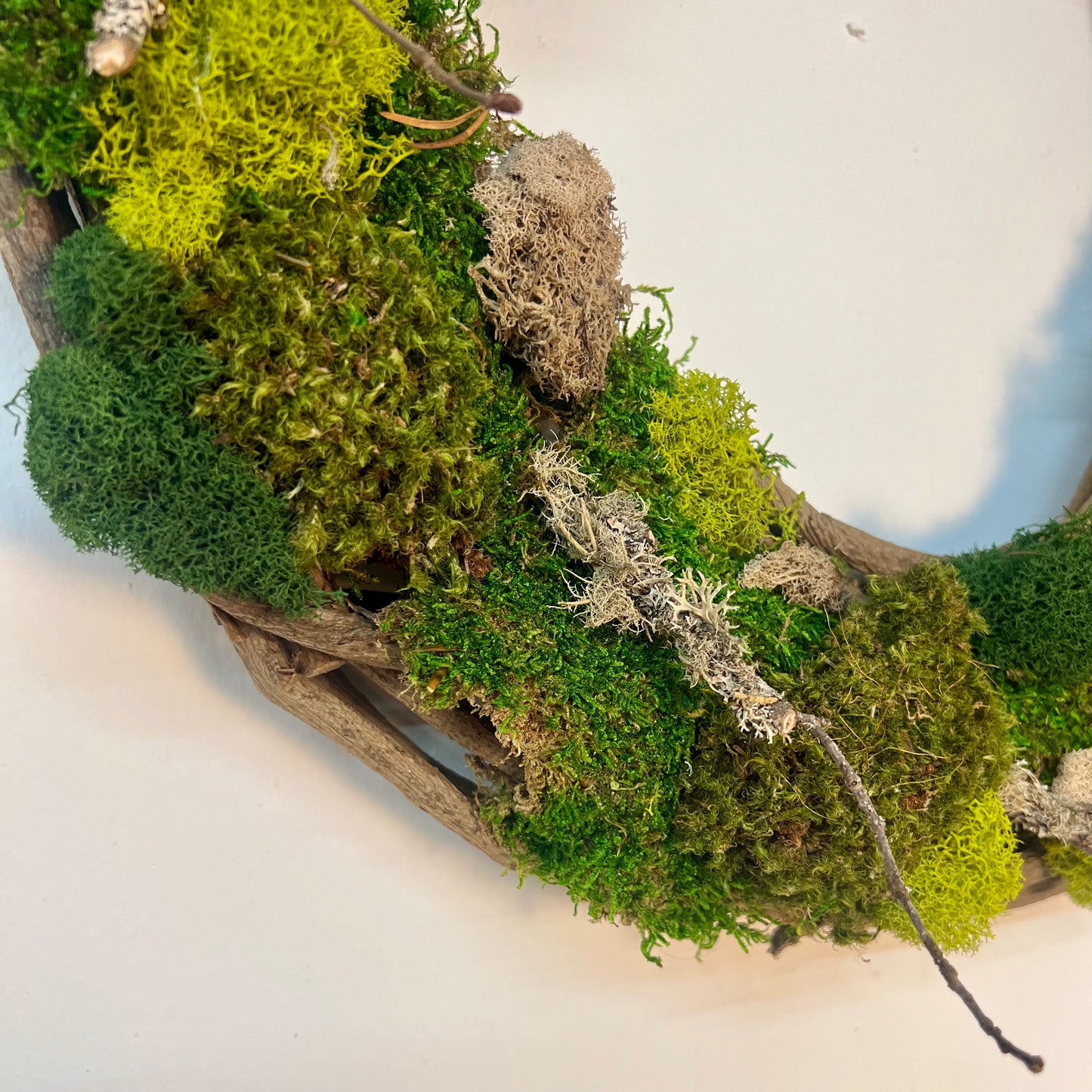 Moss Wreath – Natural Green Lobata Vine Design Thimbleberry House