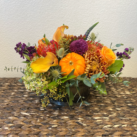 low and lush thanksgiving floral arrangement