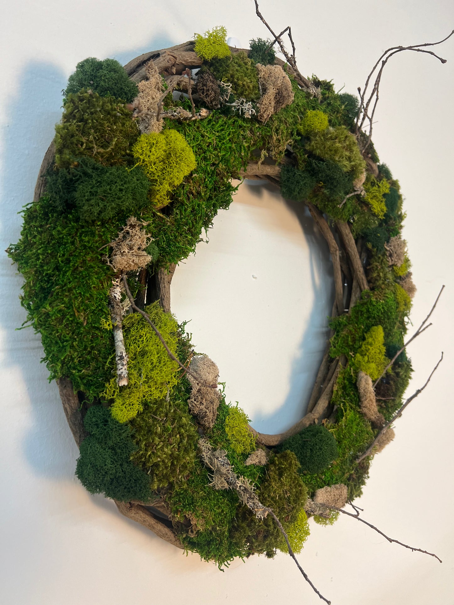 Moss Wreath – Natural Green Lobata Vine Design Thimbleberry House