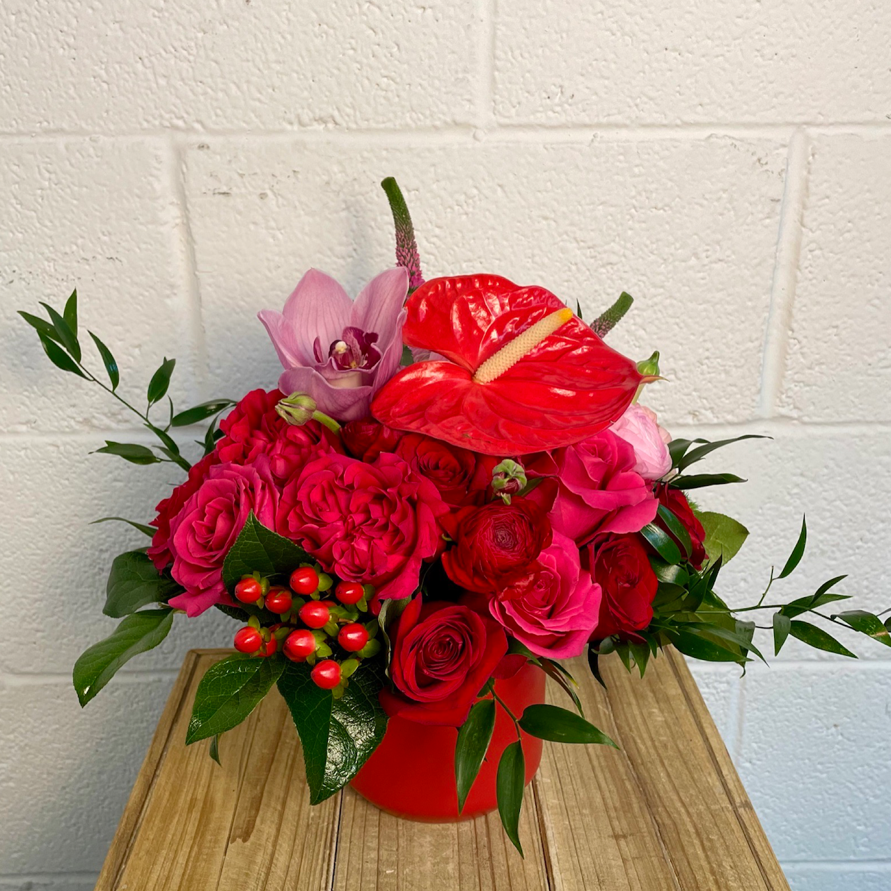 red and pink valentine's day fowers